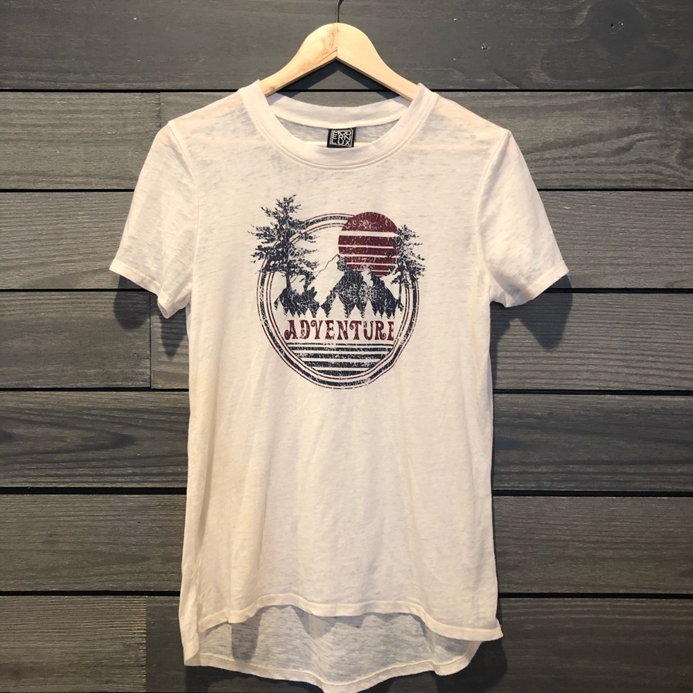 Modern Lux Adventure Tee tip size Medium